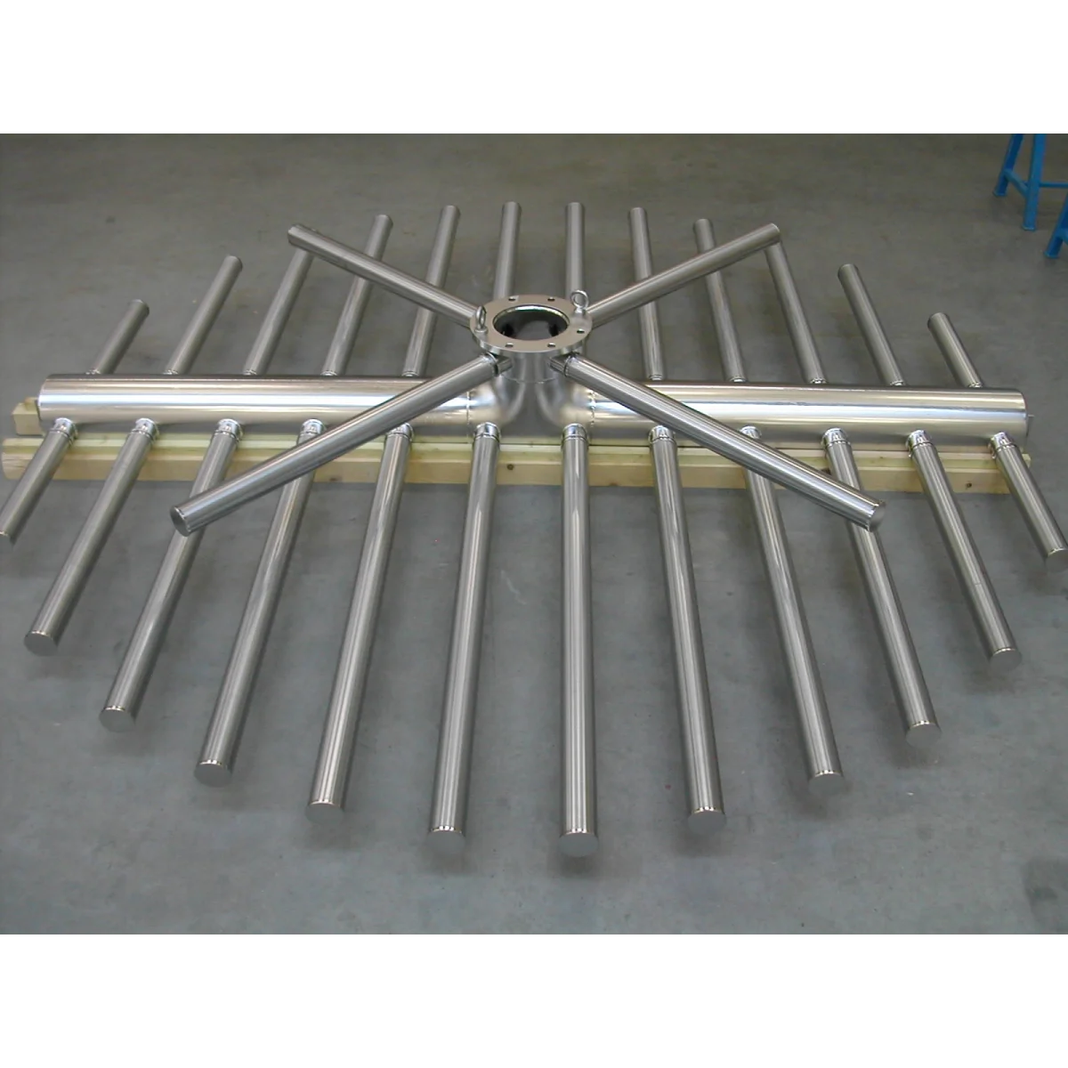 Ladder Pipe Distributor - Image 02 ladder pipe distributor component for tray tower liquid distributor column internals system